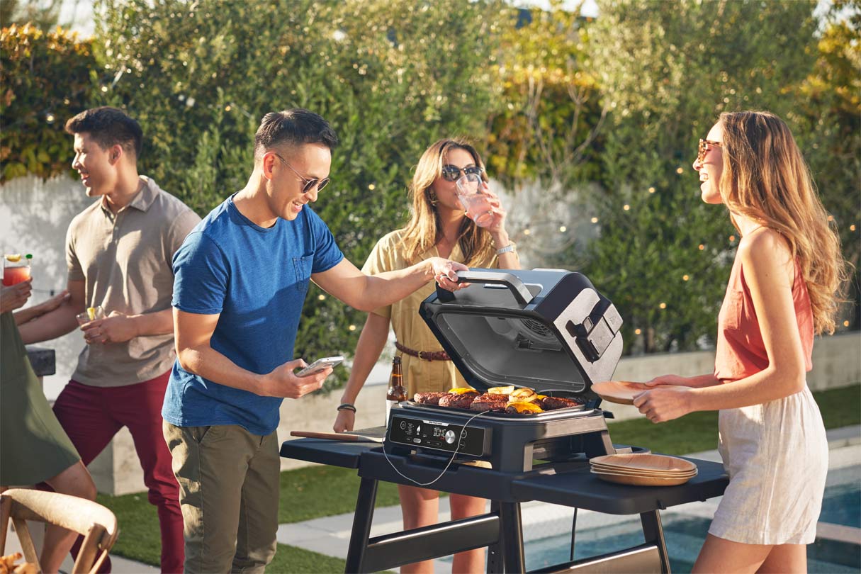 mit den Ninja Woodfire Tipps den elektrischen Outdoorgrill beherrschen